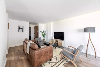 250 S Reynolds St, Unit 1004 in Alexandria, VA - Building Photo - Building Photo