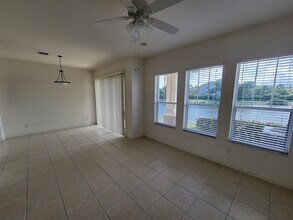 685 Pacific Grove Dr in West Palm Beach, FL - Building Photo - Building Photo