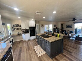 1556 Ramblewood Rd in Alpine, CA - Building Photo