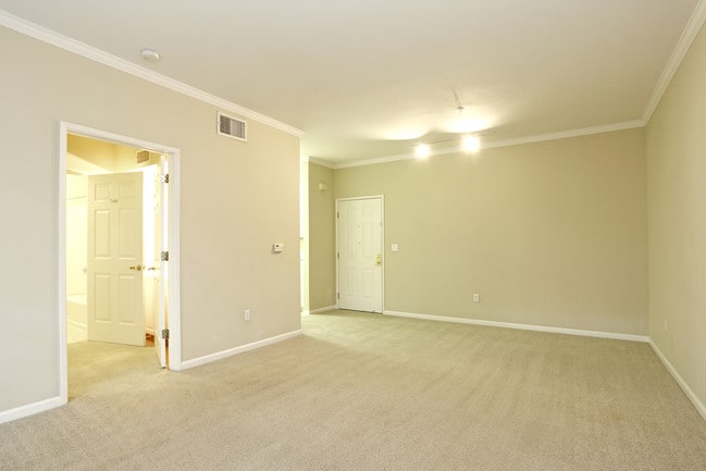 Governor's Terrace in Sacramento, CA - Building Photo - Interior Photo