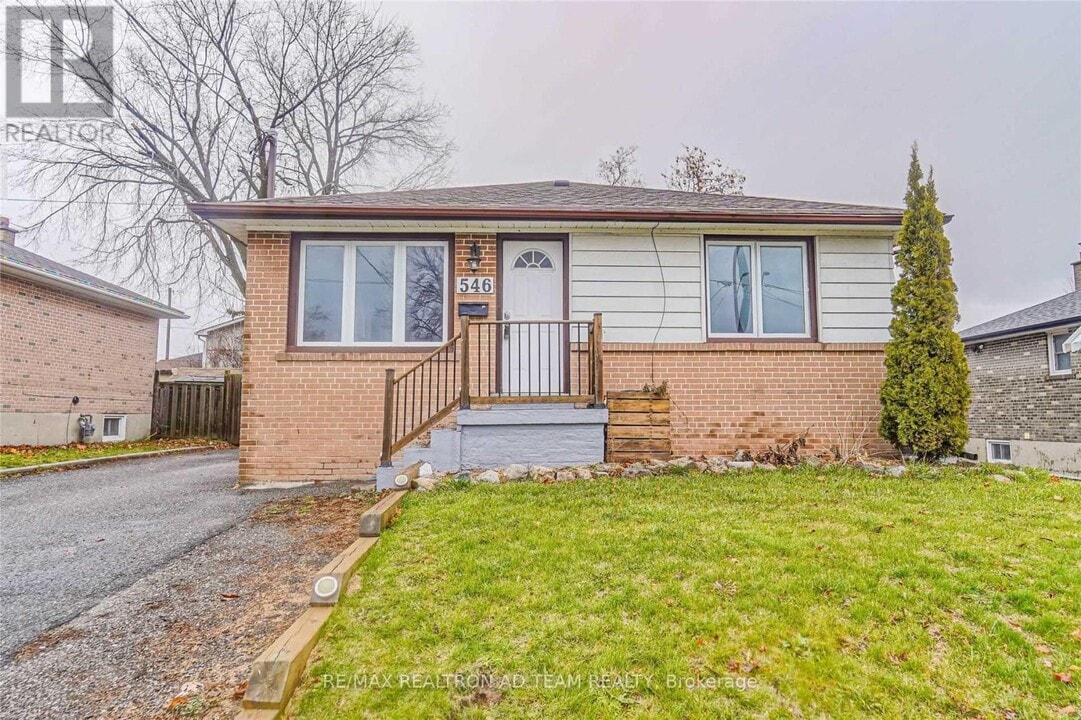546 Phillip Murray Ave in Oshawa, ON - Building Photo