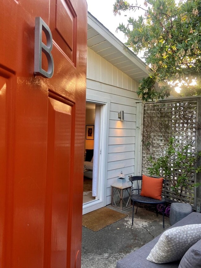 42 Adeline Way in Healdsburg, CA - Foto de edificio - Building Photo