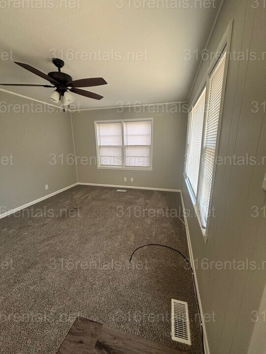 518.5 W 10th Ave in El Dorado, KS - Building Photo