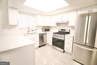 34 Little Silver Ct in Smyrna, GA - Foto de edificio - Building Photo