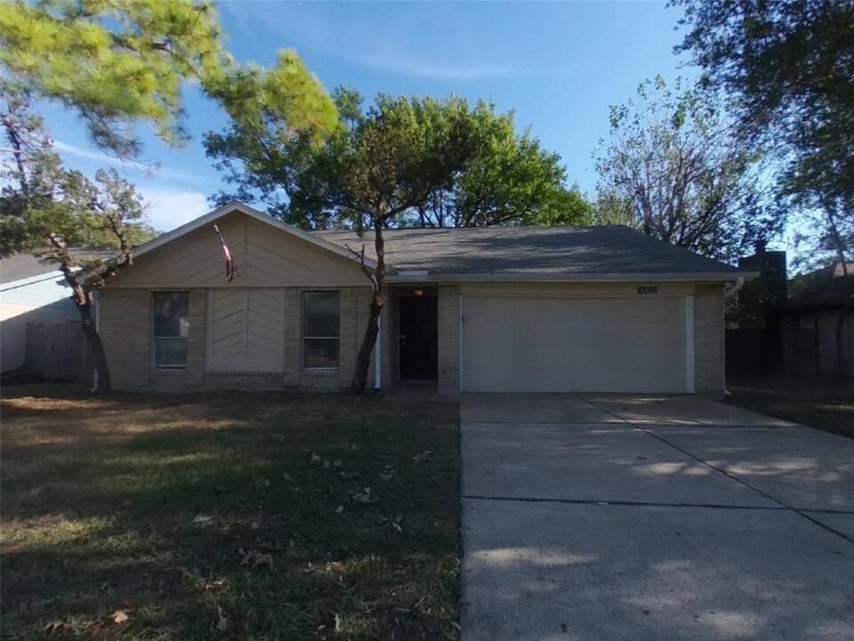 10066 Ash Fork Dr in Houston, TX - Building Photo