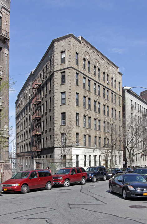 134 Haven Ave in New York, NY - Building Photo