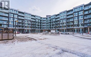 2501-2501 Saw Whet Blvd. in Oakville, ON - Building Photo - Building Photo