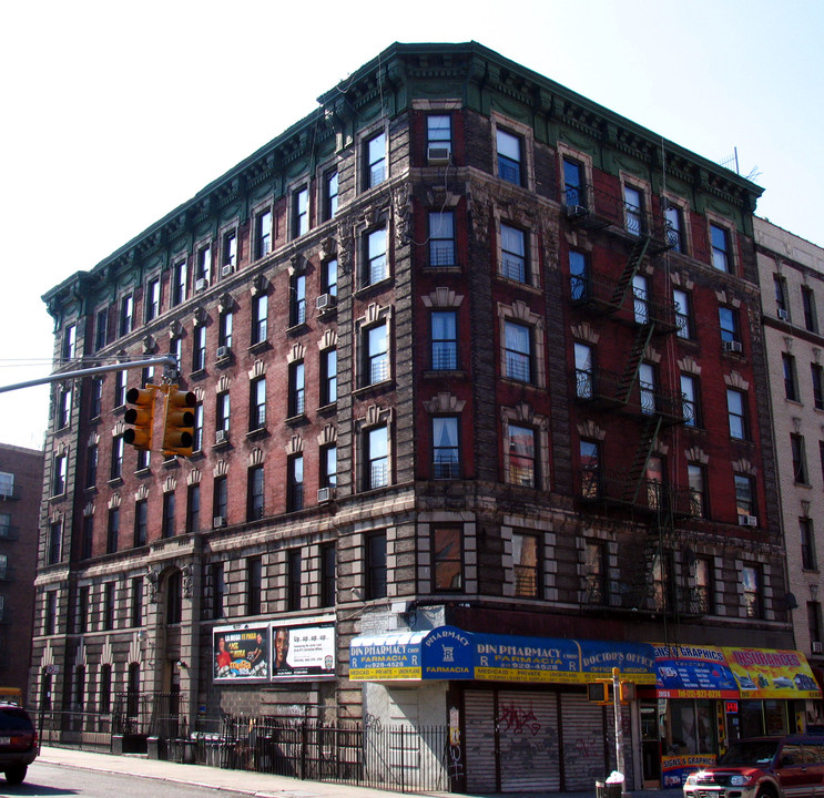 2013 Amsterdam Ave in New York, NY - Foto de edificio