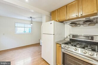 10619 Maple St in Fairfax, VA - Building Photo - Building Photo