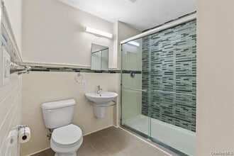 160 Chatterton Ave in White Plains, NY - Building Photo - Building Photo