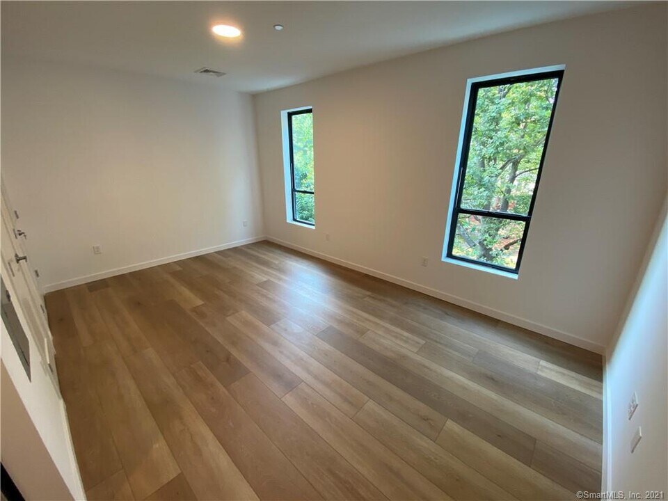 104 Howe St-Unit -307 in New Haven, CT - Building Photo