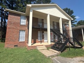 1068 Wallace Rd, Unit B7 in Jackson, TN - Building Photo