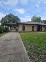 124 Eleventh St in Deer Park, TX - Building Photo