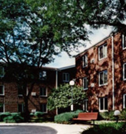 Colonial House in Dekalb, IL - Building Photo