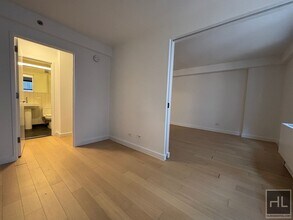 East 39th Street, Unit 19A in New York, NY - Building Photo - Building Photo