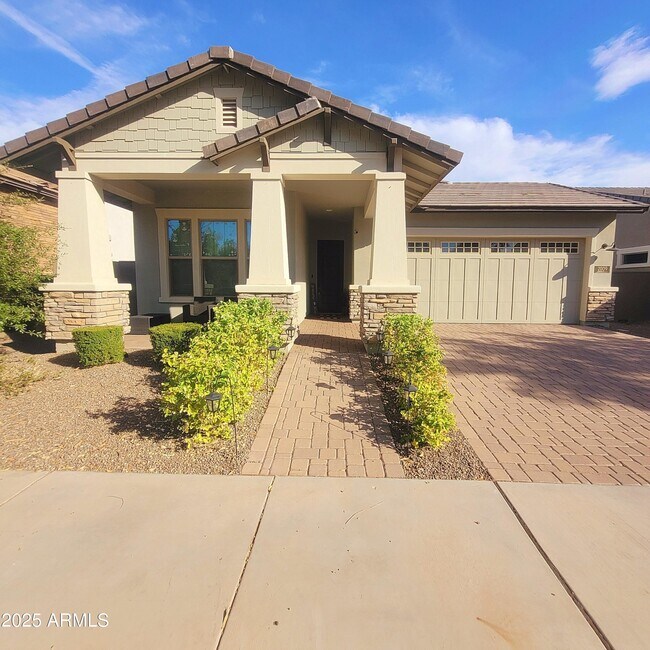 property at 2009 W Trotter Trail