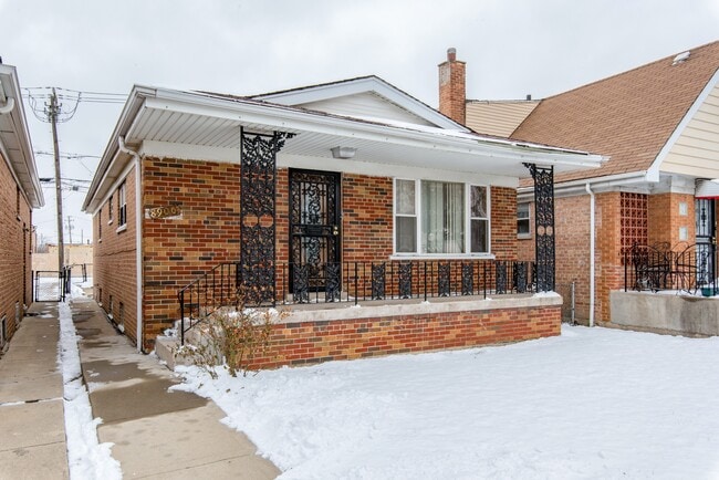 property at 8906 S Halsted St