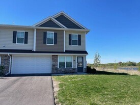 10948 Yalta St NE in Blaine, MN - Building Photo