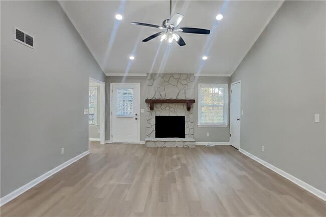 1176 Golden Cir SW in Lilburn, GA - Building Photo - Building Photo