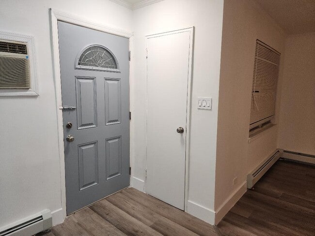 3045 68th St, Unit Woodsude large 2 BR in Woodside, NY - Foto de edificio - Building Photo