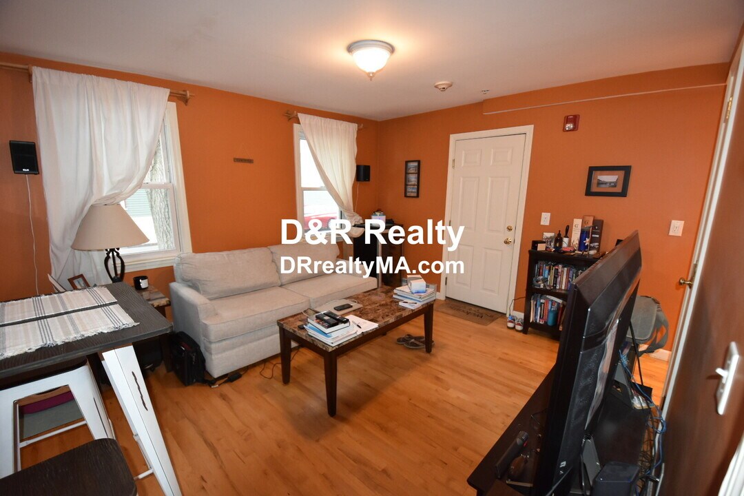241 Hurley St in Cambridge, MA - Building Photo