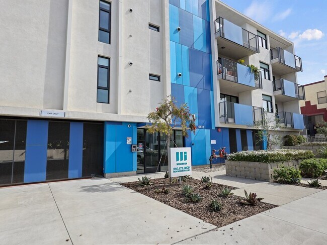 Palms Blue in Los Angeles, CA - Foto de edificio - Building Photo