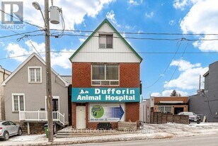 2095 Dufferin St in Toronto, ON - Building Photo