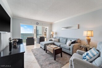 26000 Hickory Blvd in Bonita Springs, FL - Foto de edificio - Building Photo