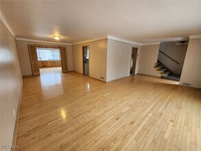 2413 Elmdale Rd in University Heights, OH - Building Photo - Building Photo