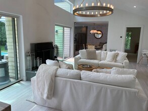 60 Gardiners Ln in East Hampton, NY - Building Photo - Building Photo