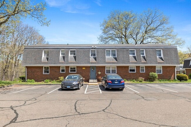 339 Dunfey Ln in Windsor, CT - Building Photo - Building Photo