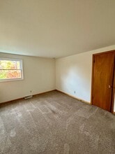 50 School St in Lancaster, NY - Foto de edificio - Building Photo