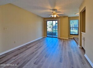 10200 Belle Rive Blvd, Unit 71 in Jacksonville, FL - Building Photo - Building Photo