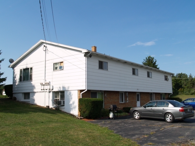 8510 Seven Springs Rd in Batavia, NY - Building Photo