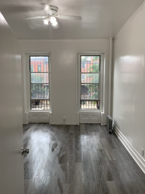 242 Vernon Ave in Brooklyn, NY - Building Photo - Building Photo