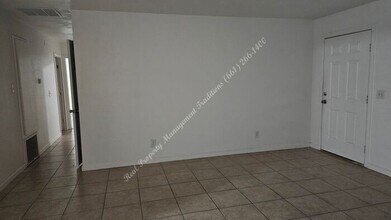 40712 179th St E in Lancaster, CA - Building Photo - Building Photo