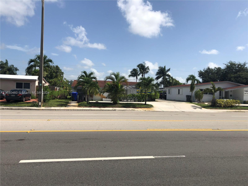 7121 Taft St in Hollywood, FL - Building Photo