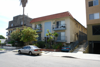 749 S Kingsley Dr in Los Angeles, CA - Building Photo - Building Photo