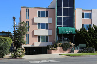 La Jolla Crest in La Jolla, CA - Building Photo - Building Photo