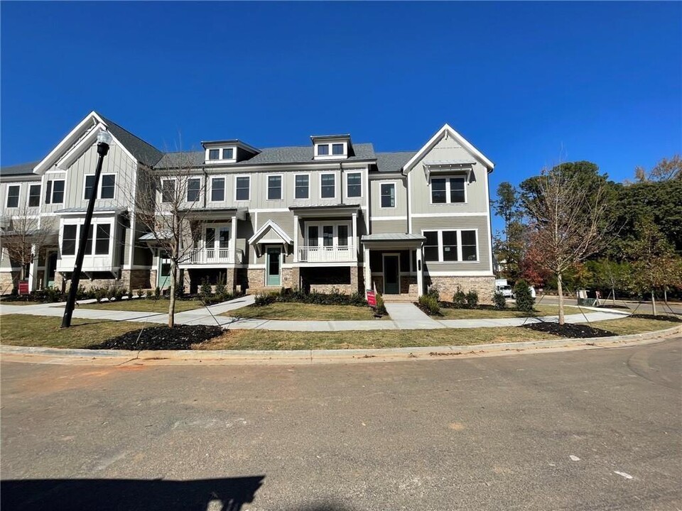 2012 Cortland Rd in Alpharetta, GA - Building Photo