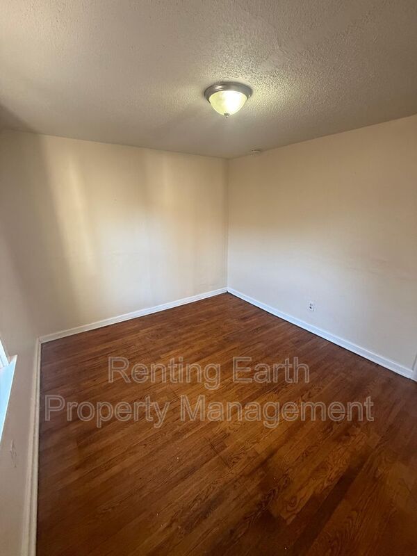 7138 Garesche Ave in Jennings, MO - Building Photo - Building Photo