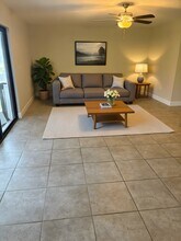 11562 8th St N, Unit 701 in St. Petersburg, FL - Foto de edificio - Building Photo