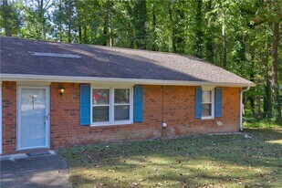 2233 Davis Rd SW in Stone Mountain, GA - Building Photo