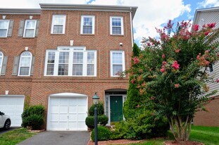 12250 Winscombe Ter in Fairfax, VA - Building Photo