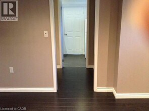 2 Highbrook St in Kitchener, ON - Building Photo - Building Photo