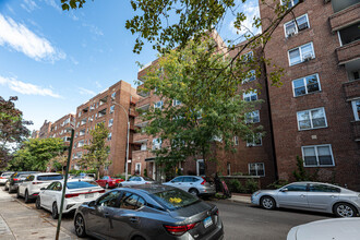 Carlton House in Jackson Heights, NY - Building Photo - Building Photo