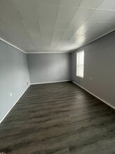 9 Lake Ave, Unit 2nd floor front in Binghamton, NY - Foto de edificio - Building Photo