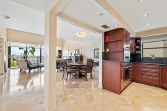 801 N Venetian Dr in Miami Beach, FL - Building Photo - Building Photo