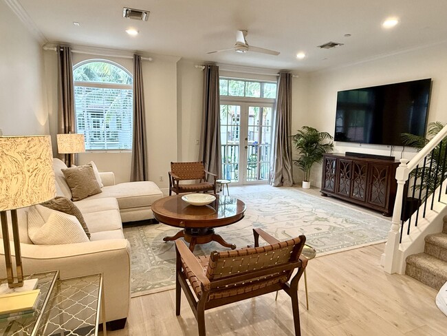 property at 809 Estancia Wy