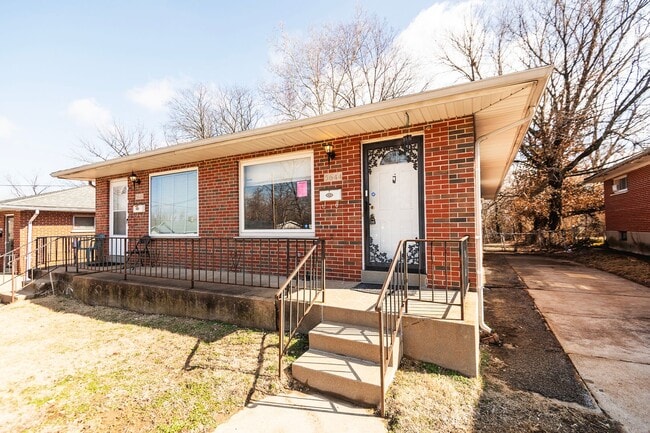 5644 Wilborn Dr in Jennings, MO - Building Photo - Building Photo